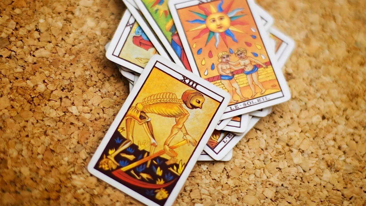 The evolution and the reading procedure of online tarot card reading